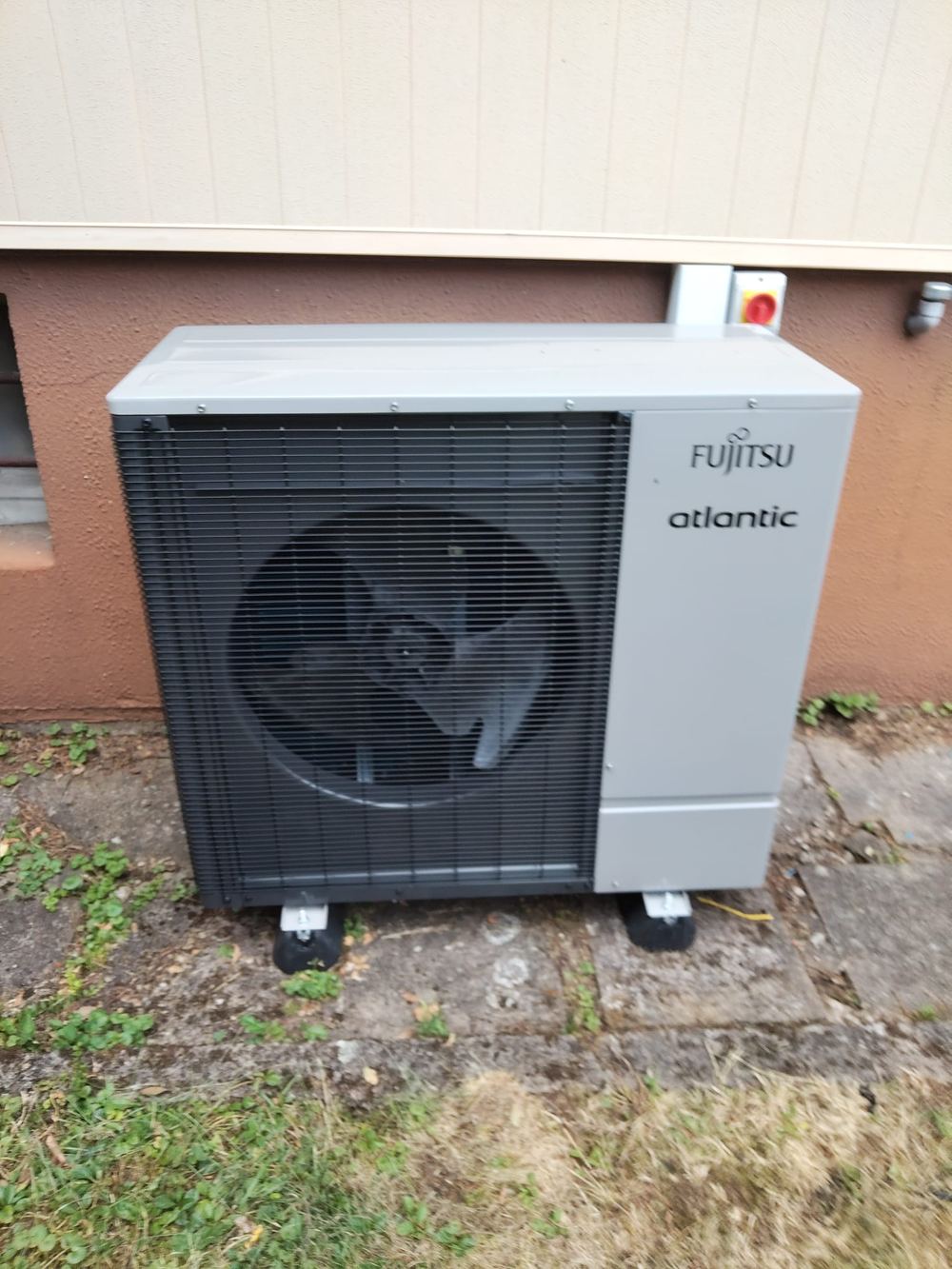 Pompe à chaleur Fujitsu Atlantic installée en extérieur